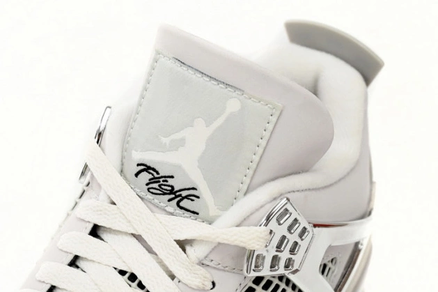 Moments WMNS AQ9129-001 4 Air Jordan Frozen 1023